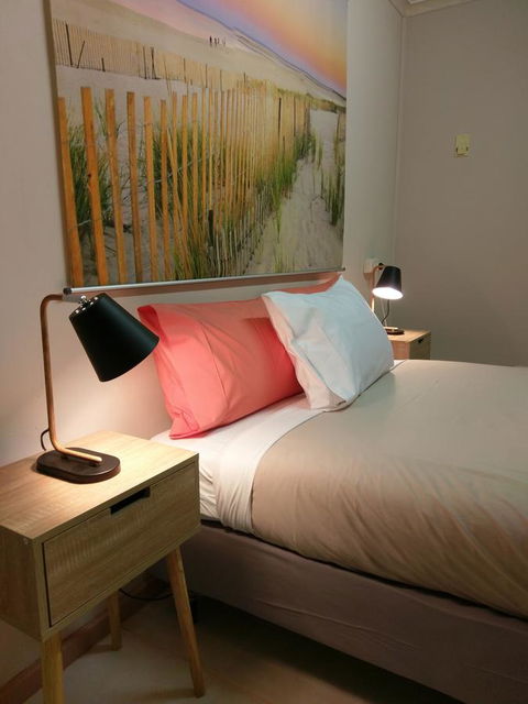 Desert Gum Retreat Gough St - Your Accommodation 15