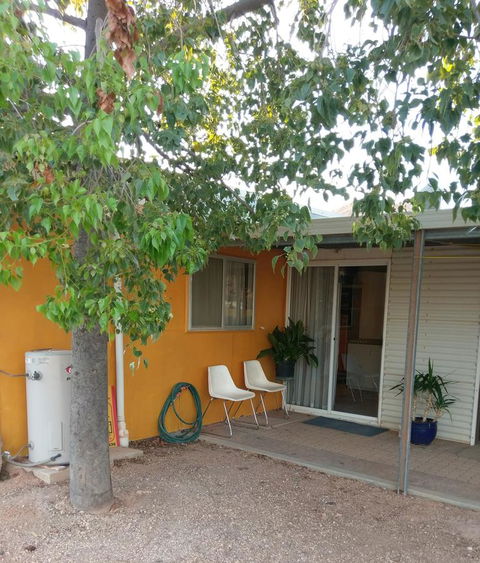 Desert Gum Retreat Gough St - Your Accommodation 24