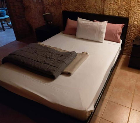 Desert Gum Retreat Gough St - Your Accommodation 6