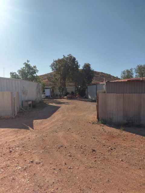 Desert Gum Retreat Gough St - Your Accommodation 26