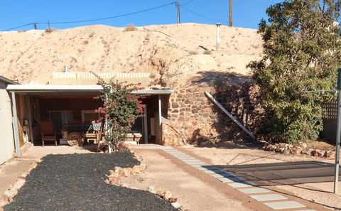 Desert Gum Retreat Gough St - Your Accommodation 7