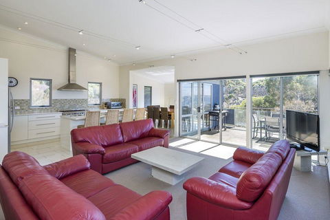 Saar River House - Your Accommodation 1