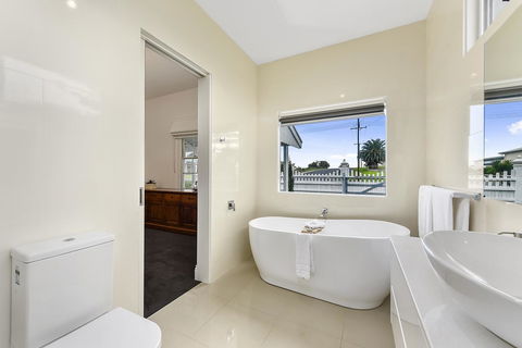 Railway Cottage In Beachport - Your Accommodation 3