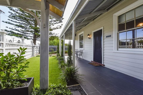 Railway Cottage In Beachport - Your Accommodation 11