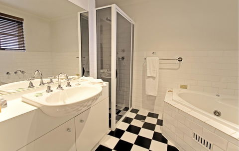 St Francis Winery - Your Accommodation 12