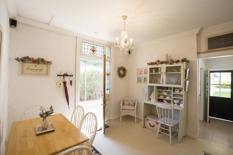 Jasmine\'s Barossa Valley Cottage - Your Accommodation 3