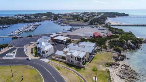 Robe Marina Accommodation - Your Accommodation 0