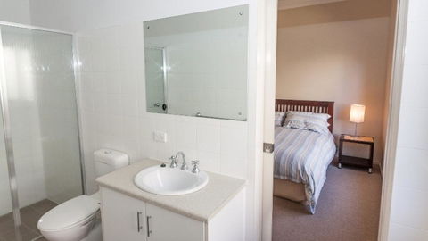 Golfers Paradise (18th Tee) - 52 Huntingdale Drive - Your Accommodation 20