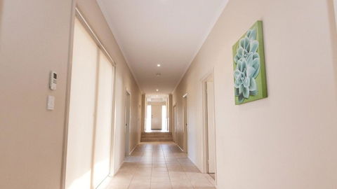 Golfers Paradise (18th Tee) - 52 Huntingdale Drive - Your Accommodation 11