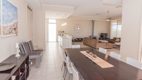 Golfers Paradise (18th Tee) - 52 Huntingdale Drive - Your Accommodation 19