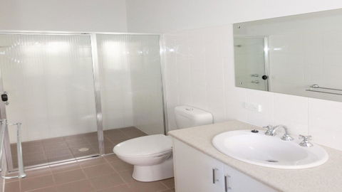 Golfers Paradise (18th Tee) - 52 Huntingdale Drive - Your Accommodation 2