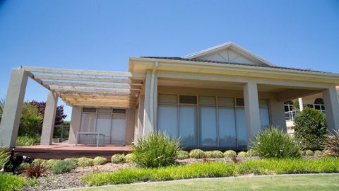 Golfers Paradise (18th Tee) - 52 Huntingdale Drive - Your Accommodation 16