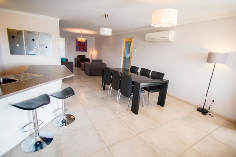 Waterfront On Jefferson, At Wellington Marina, SA - Your Accommodation 4