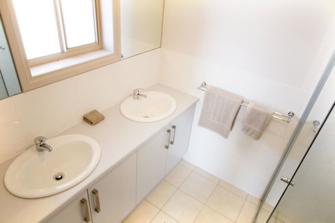 Waterfront On Jefferson, At Wellington Marina, SA - Your Accommodation 11