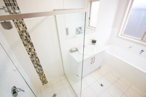 Waterfront On Jefferson, At Wellington Marina, SA - Your Accommodation 17