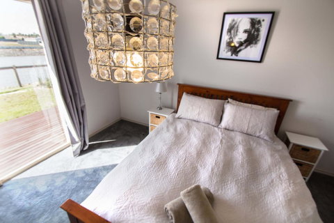 Waterfront On Jefferson, At Wellington Marina, SA - Your Accommodation 10