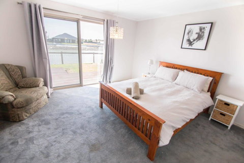Waterfront On Jefferson, At Wellington Marina, SA - Your Accommodation 9