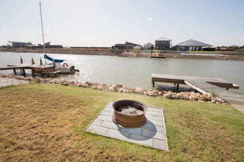 Waterfront On Jefferson, At Wellington Marina, SA - Your Accommodation 2
