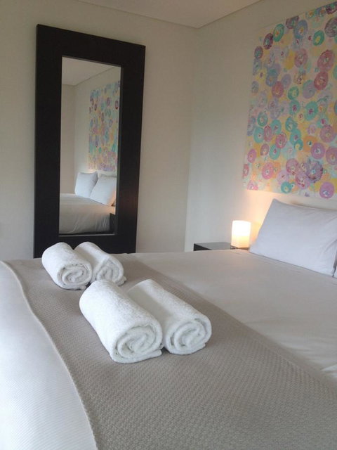 The Roozen Residence - Your Accommodation 24