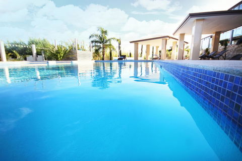 Swan River Hotel - Your Accommodation 1