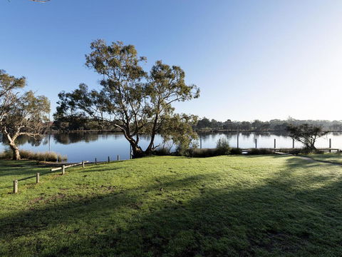 Swan River Hotel - Your Accommodation 25