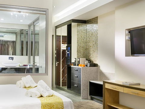Swan River Hotel - Your Accommodation 12
