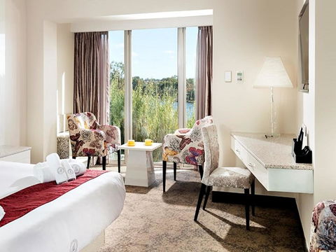 Swan River Hotel - Your Accommodation 6