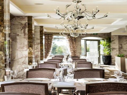 Swan River Hotel - Your Accommodation 16
