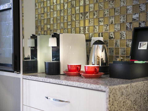 Swan River Hotel - Your Accommodation 14