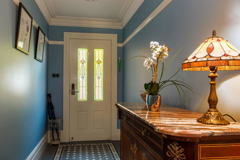 Blue Door Apartments - Your Accommodation 13