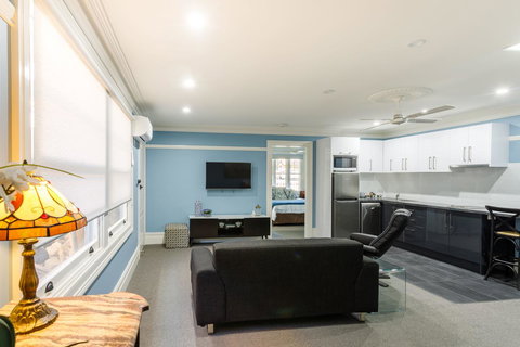 Blue Door Apartments - Your Accommodation 14