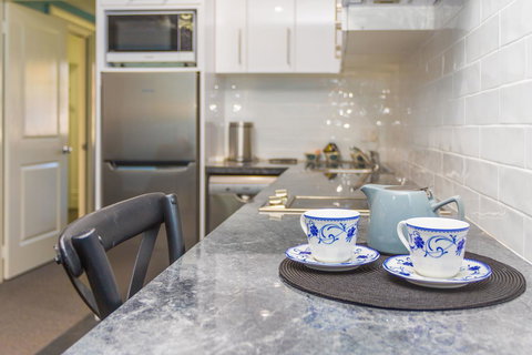 Blue Door Apartments - Your Accommodation 16