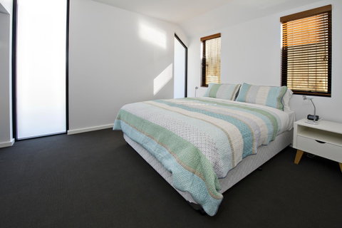 Margaret River Bungalow-1-street - Pet Friendly - Your Accommodation 7