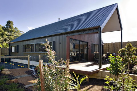 Margaret River Bungalow-1-street - Pet Friendly - Your Accommodation 1