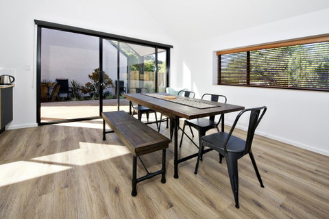 Margaret River Bungalow-1-street - Pet Friendly - Your Accommodation 10