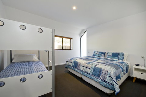 Margaret River Bungalow-1-street - Pet Friendly - Your Accommodation 4