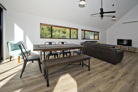 Margaret River Bungalow-1-street - Pet Friendly - Your Accommodation 9