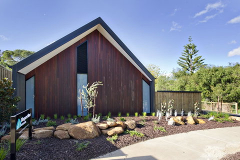 Margaret River Bungalow-1-street - Pet Friendly - Your Accommodation 0