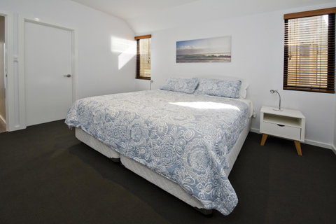 Margaret River Bungalow-1-street - Pet Friendly - Your Accommodation 3