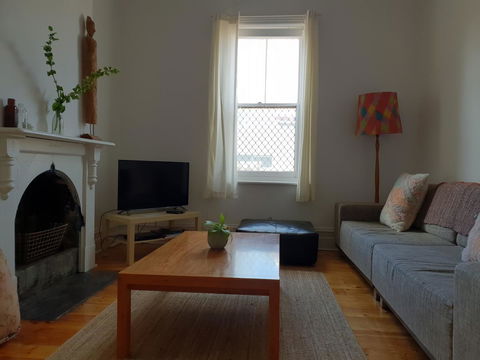 Captain\'s Heritage Cottage - Central Fremantle 2 Bedroom Historic Cottage - Your Accommodation 2
