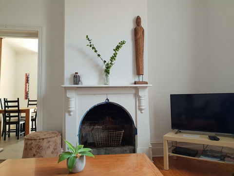 Captain\'s Heritage Cottage - Central Fremantle 2 Bedroom Historic Cottage - Your Accommodation 8