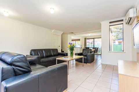 Country Comfort Perth - Your Accommodation 22