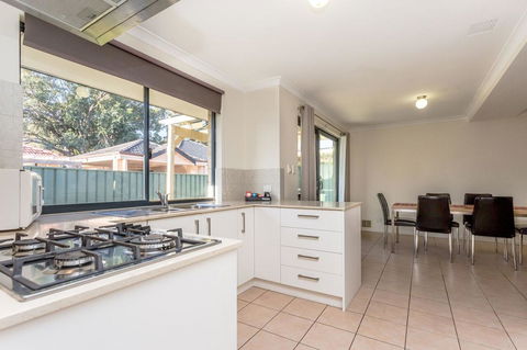 Country Comfort Perth - Your Accommodation 12