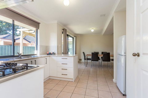Country Comfort Perth - Your Accommodation 10