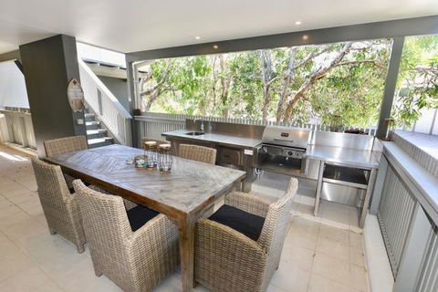 East On Byron - Your Accommodation 11