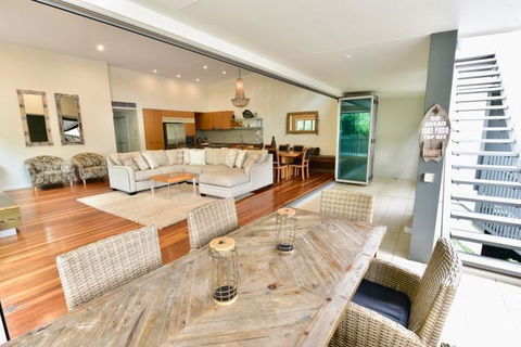 East On Byron - Your Accommodation 14