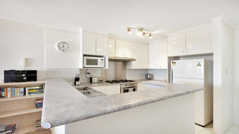 Darling Harbor Apartment - Your Accommodation 2