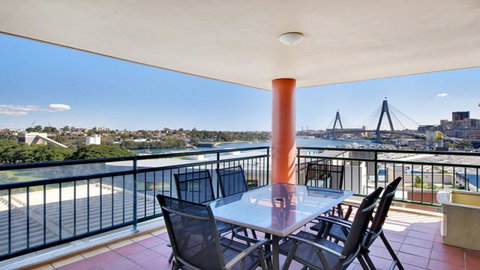 Darling Harbor Apartment - Your Accommodation 6