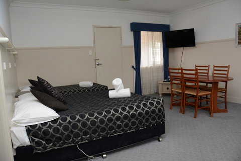 Ben Chifley Motor Inn - Your Accommodation 20