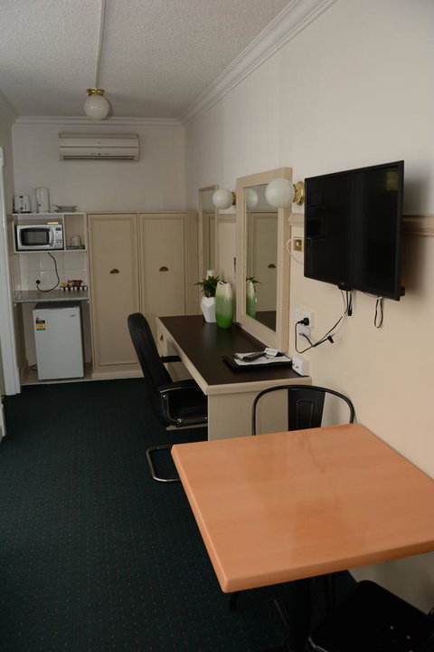 Ben Chifley Motor Inn - Your Accommodation 17